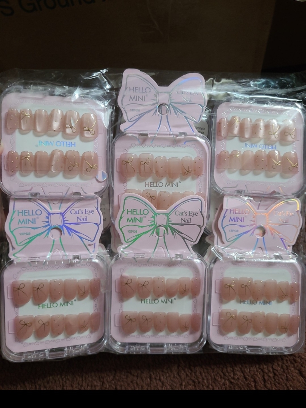 Nude/pale Pink Cat Eye Press-On Nails with Gold Accent - 6 Sets -12 Nails Each